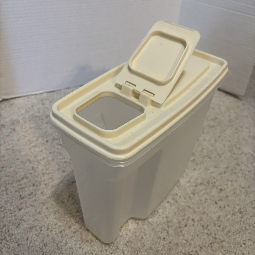 Vintage Rubbermaid Servin Saver #3 13 Cup Sheer Cereal Keeper w/ Cream Lid USA - Picture 2 of 5